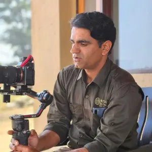 naren malik head naturalist of kanha national park setting the camera